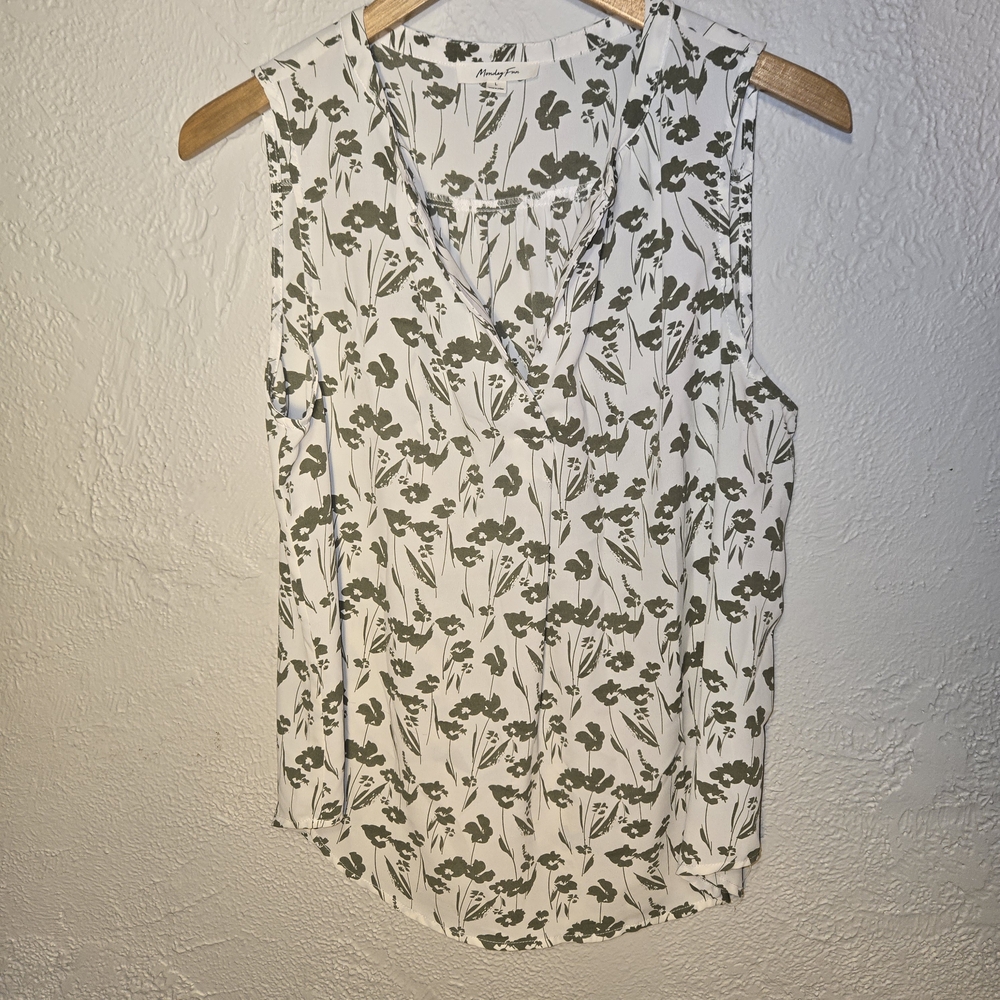Monday Fun Floral Sleeveless Top - Green and White Size Large Tank Top